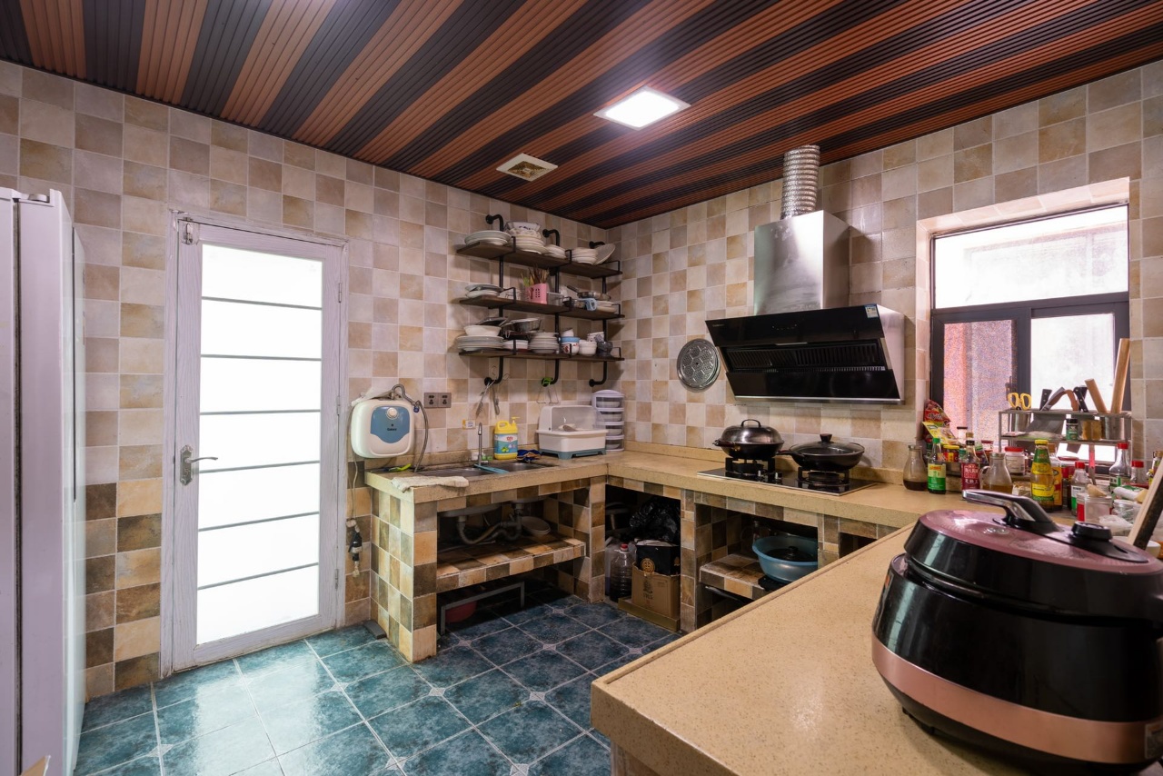 深圳大鹏古城湖景民宿/近较场尾 | 19房26床 可住25-50人