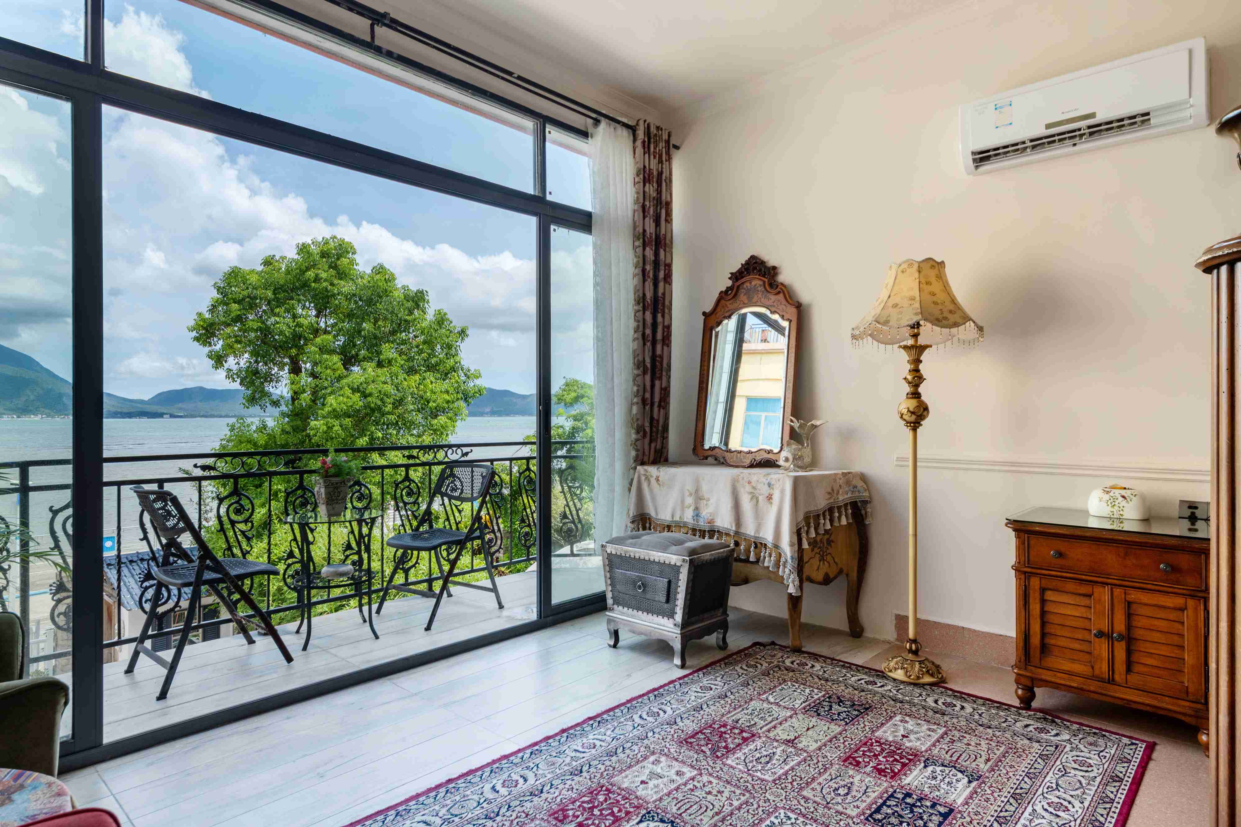 深圳较场尾首排一线海景10房15床独栋民宿