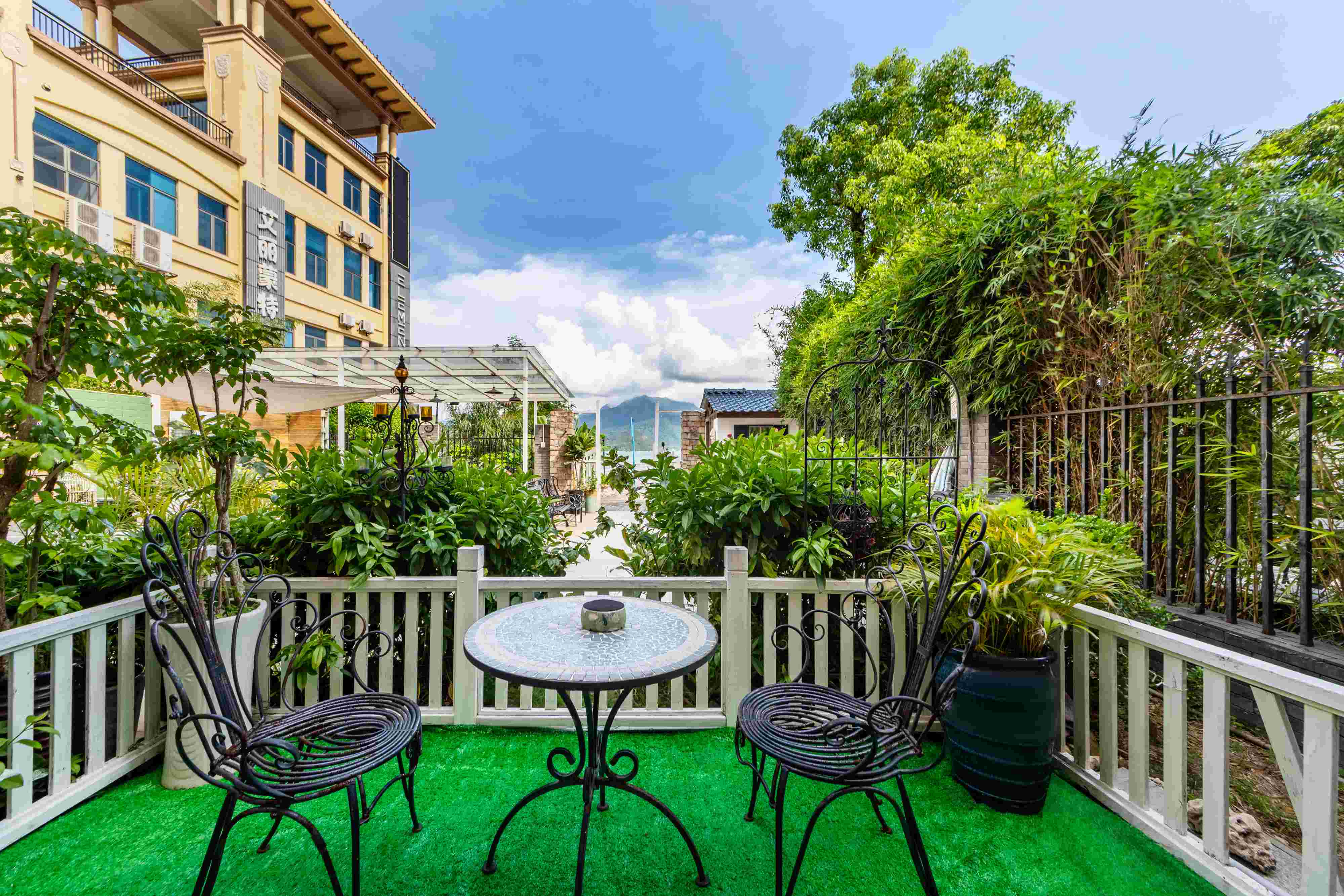 深圳较场尾首排一线海景10房15床独栋民宿