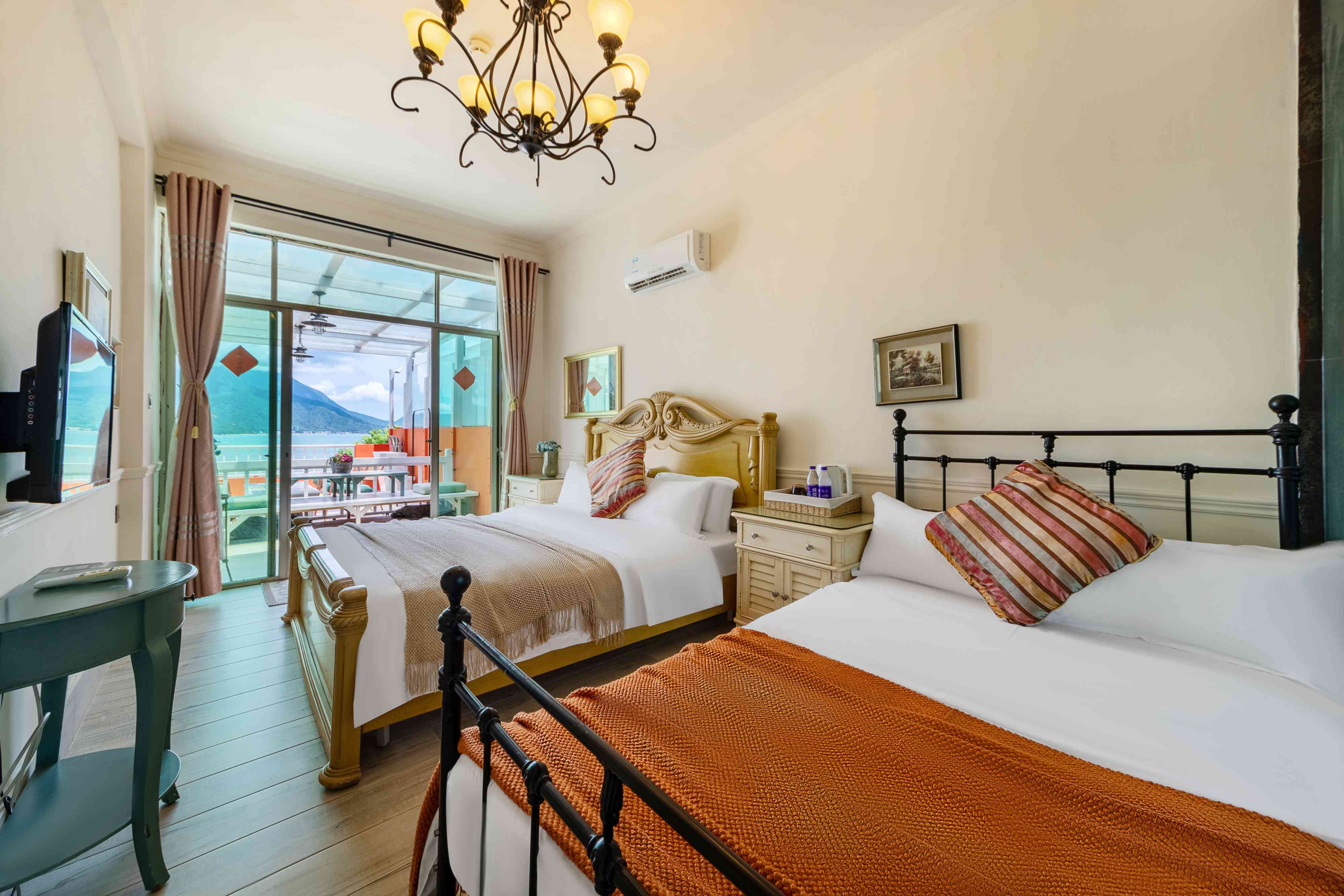 深圳较场尾首排一线海景10房15床独栋民宿