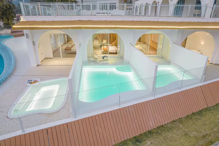 惠州巽寮湾【凤池岛】·斯托里亚9房12床泳池别墅一线海景