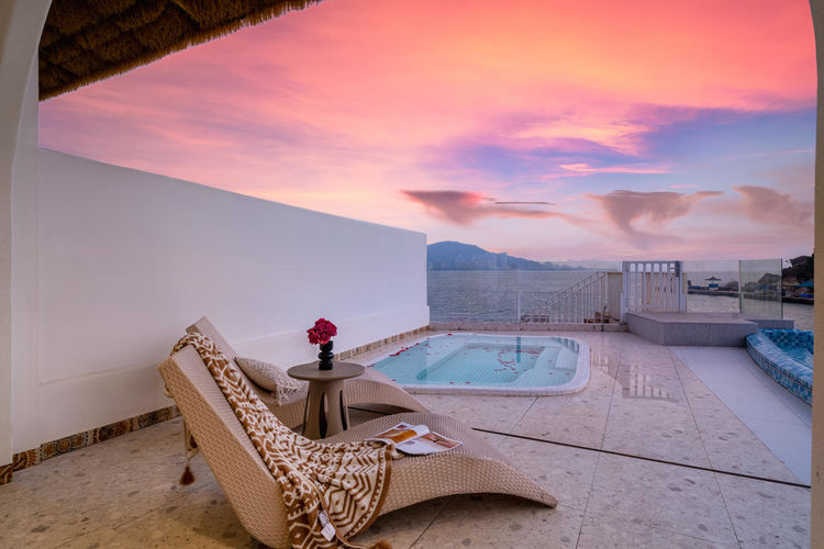 惠州巽寮湾【凤池岛】·斯托里亚9房12床泳池别墅一线海景